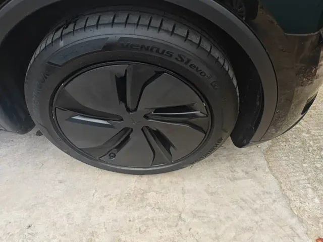 Tesla Model Y — Фото автомобиля 25