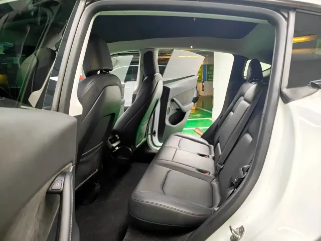 Tesla Model Y 2022 Long Range AWD — Фото автомобиля 10