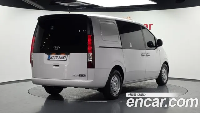 Hyundai Staria Staria Карго 5 мест — Фото автомобиля 2