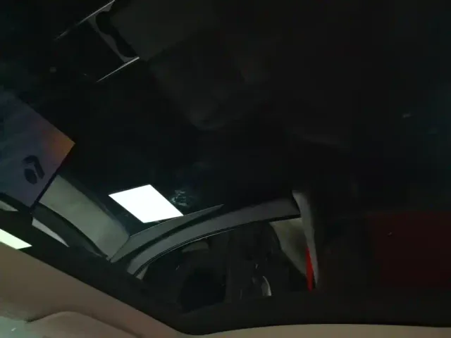 Tesla Model Y — Фото автомобиля 17