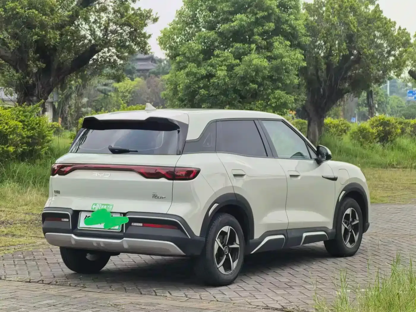 BYD Yuan UP 2024 401KM Leading Edition — Фото автомобиля 9