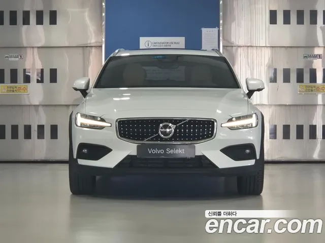 Volvo V60 — Фото автомобиля 2