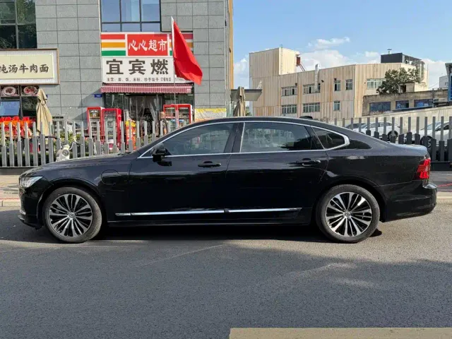 Volvo S90 — Фото автомобиля 3
