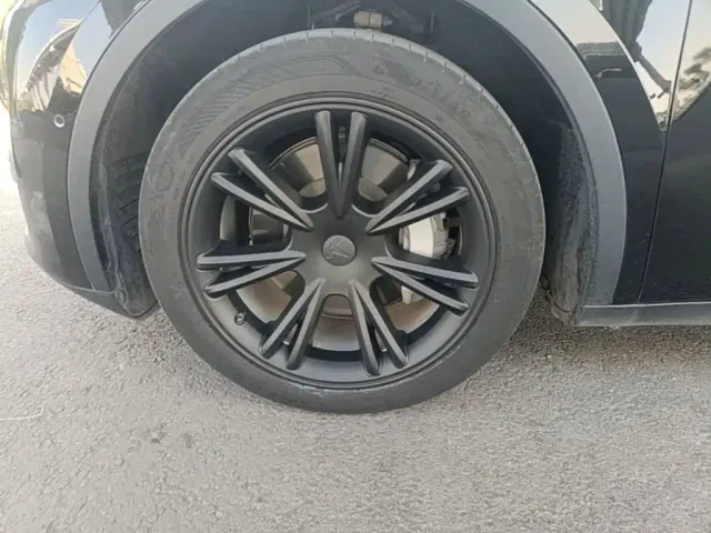Tesla Model Y — Фото автомобиля 22