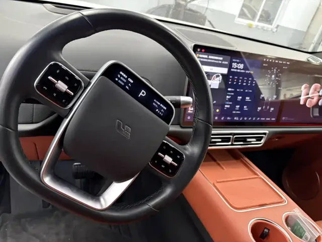 Li Auto L7 — Фото автомобиля 8