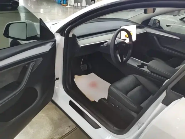Tesla Model Y — Фото автомобиля 15