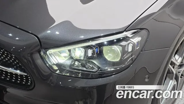 Mercedes-Benz E-Class — Фото автомобиля 22