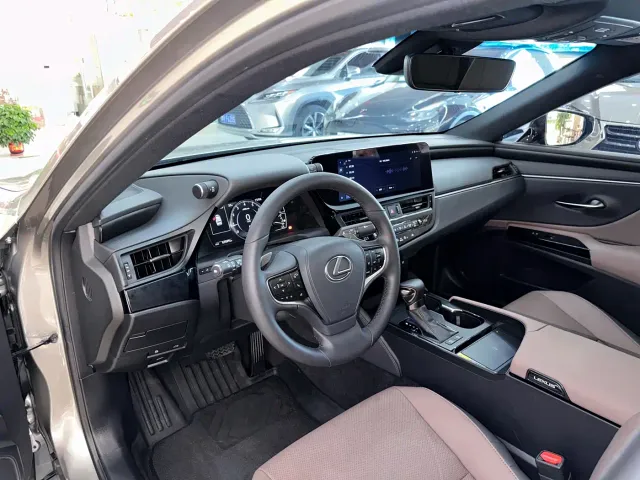 Lexus ES — Фото автомобиля 7