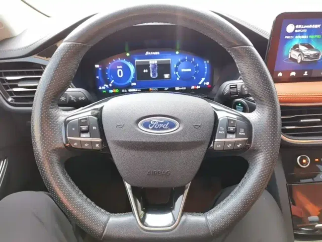 Ford Escape — Фото автомобиля 10