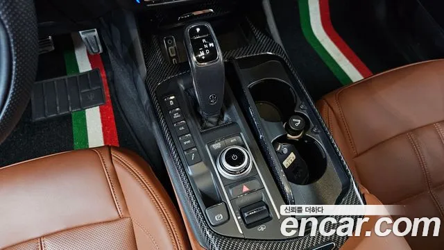 Maserati Levante — Фото автомобиля 9