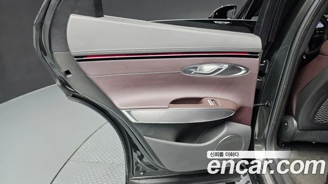 Genesis GV70 — Фото автомобиля 14