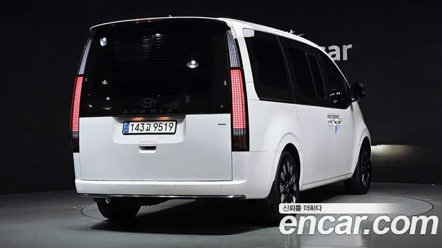 Hyundai Staria Staria 4WD Lounge 9 мест — Фото автомобиля 2
