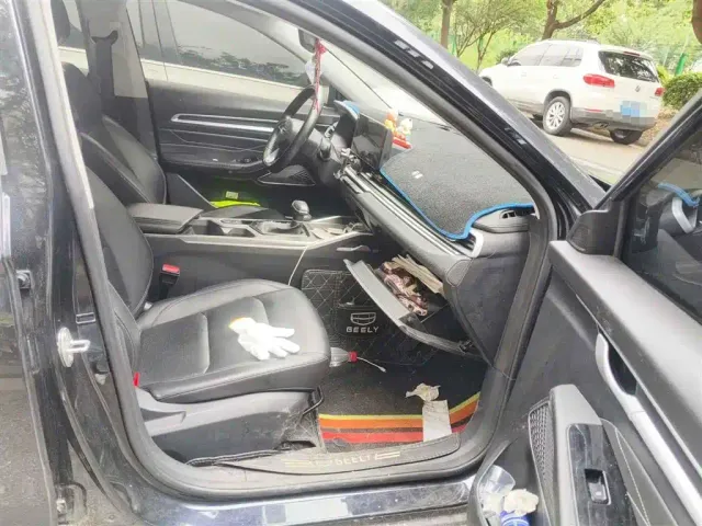 Geely Emgrand — Фото автомобиля 13