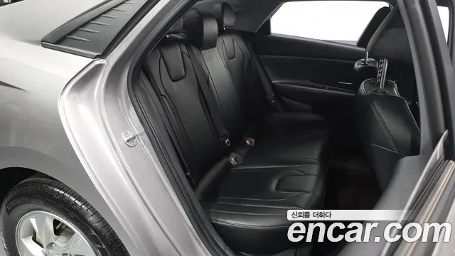 Hyundai Avante CN7 — Фото автомобиля 12
