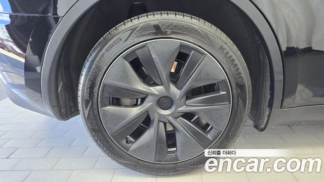 Tesla Model Y — Фото автомобиля 5
