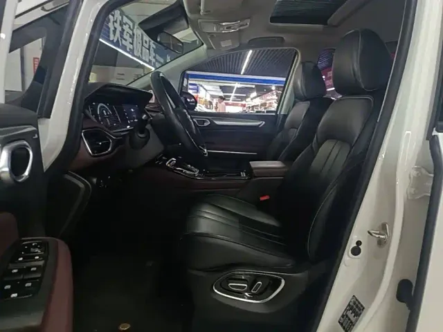 GAC Trumpchi M6 — Фото автомобиля 14