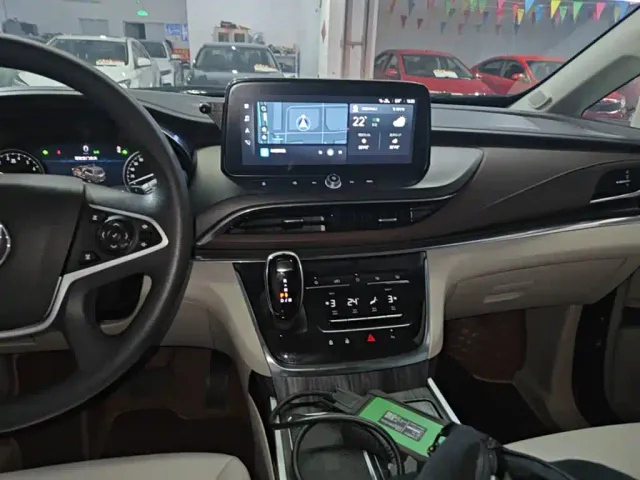 Buick GL8 — Фото автомобиля 12