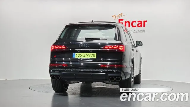 Audi SQ7 — Фото автомобиля 4