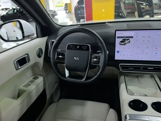 Li Auto L9 — Фото автомобиля 10