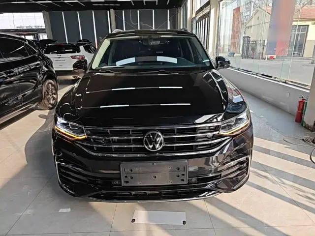 Volkswagen Tiguan L — Фото автомобиля 2