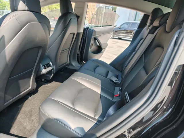 Tesla Model 3 — Фото автомобиля 11