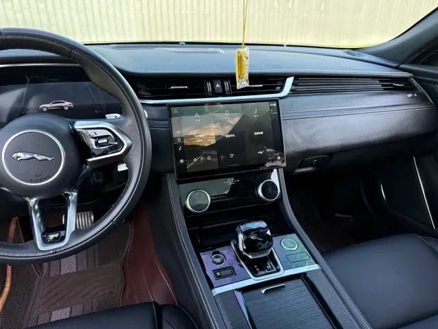 Jaguar XFL — Фото автомобиля 11