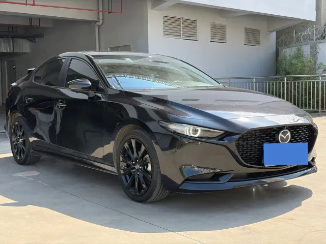 Mazda Axela — Фото автомобиля 3
