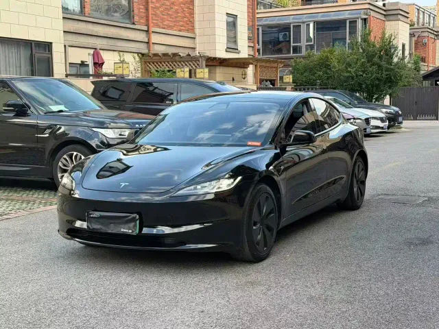 Фотография автомобиля — Tesla Model 3