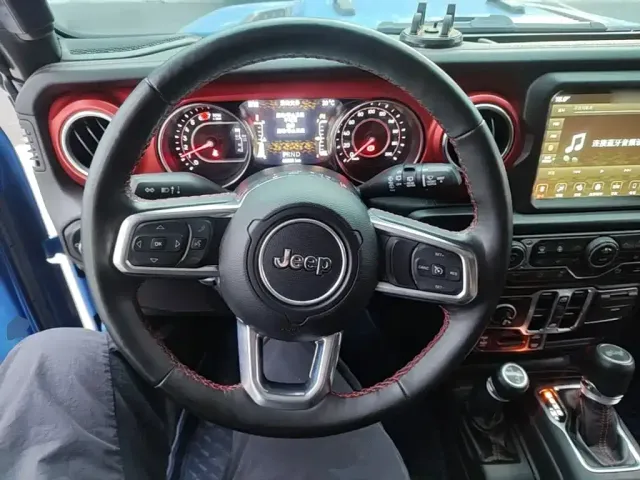 Jeep Wrangler — Фото автомобиля 10