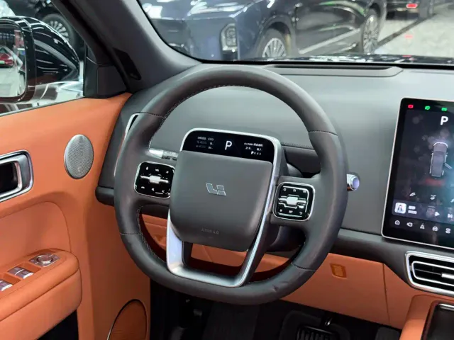 Li Auto L8 — Фото автомобиля 14
