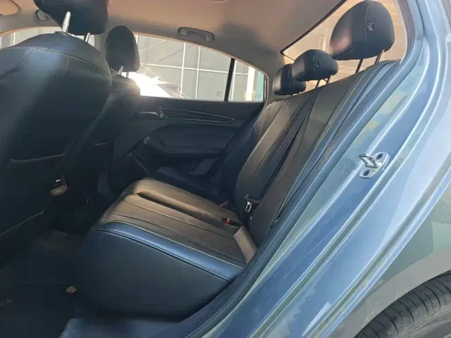 Roewe i5 — Фото автомобиля 16