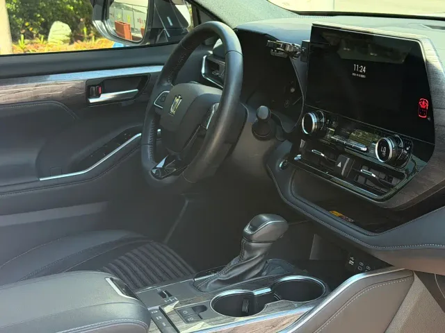 Toyota Crown Kluger — Фото автомобиля 13