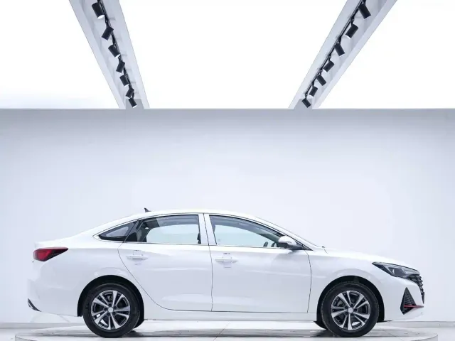 Changan Eado — Фото автомобиля 7