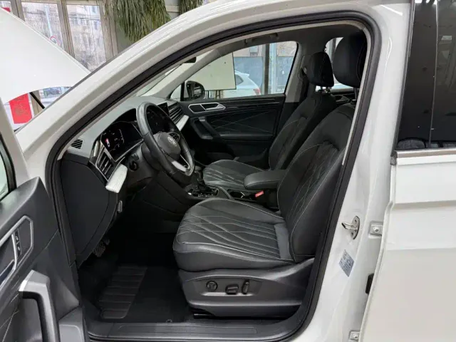 Volkswagen Tiguan L — Фото автомобиля 16