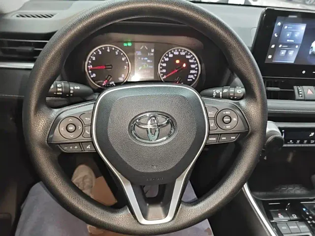 Toyota RAV4 — Фото автомобиля 10