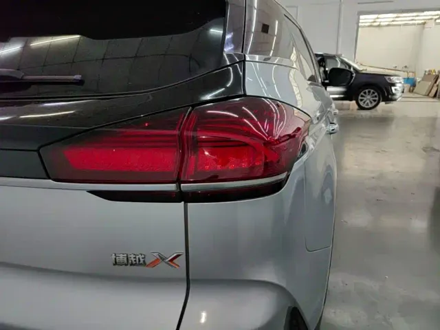 Geely Boyue — Фото автомобиля 7