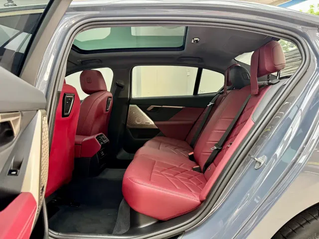 BMW 5 Series — Фото автомобиля 9