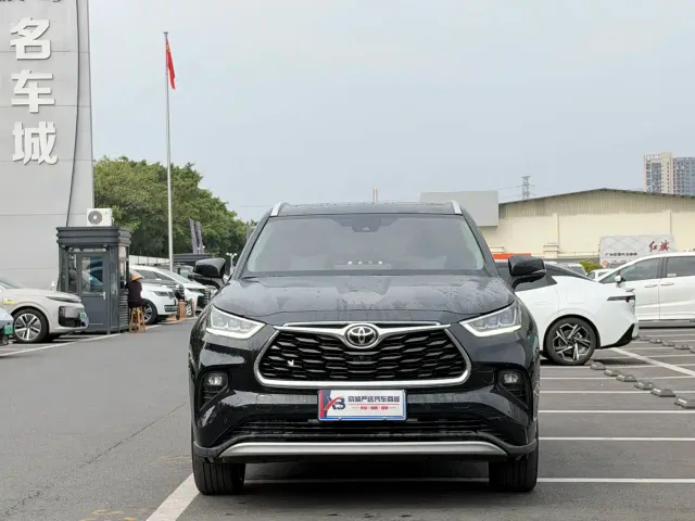 Toyota Highlander — Фото автомобиля 2