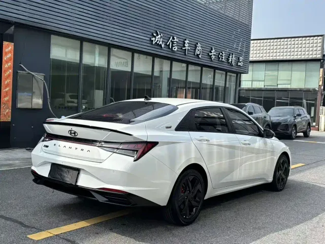 Hyundai Elantra — Фото автомобиля 9