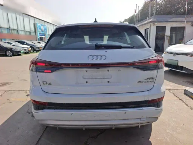 Audi Q4 e-tron — Фото автомобиля 3