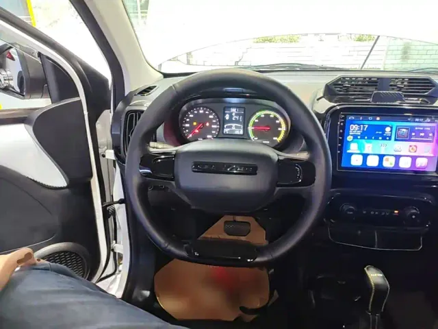 Roewe Clever — Фото автомобиля 10