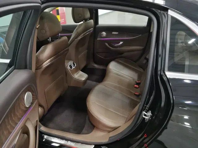 Mercedes-Benz E-Class — Фото автомобиля 15
