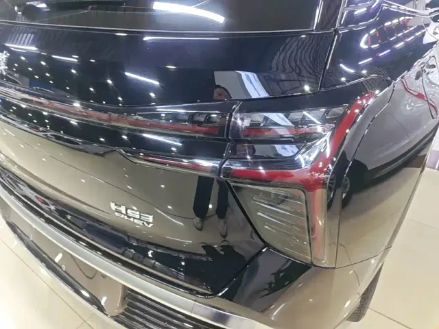 Hongqi HS3 PHEV — Фото автомобиля 7