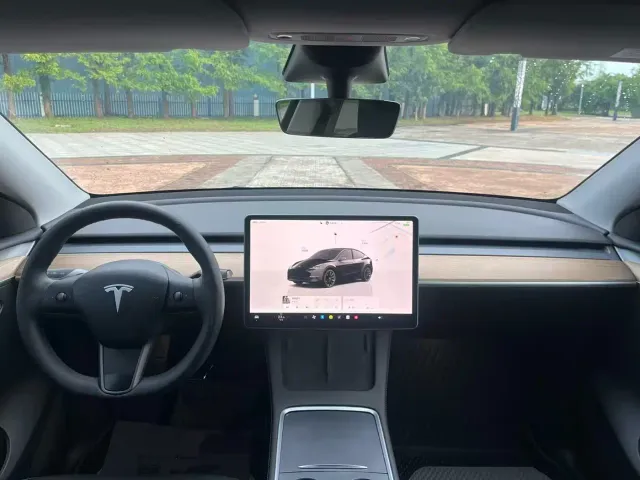Tesla Model Y — Фото автомобиля 5