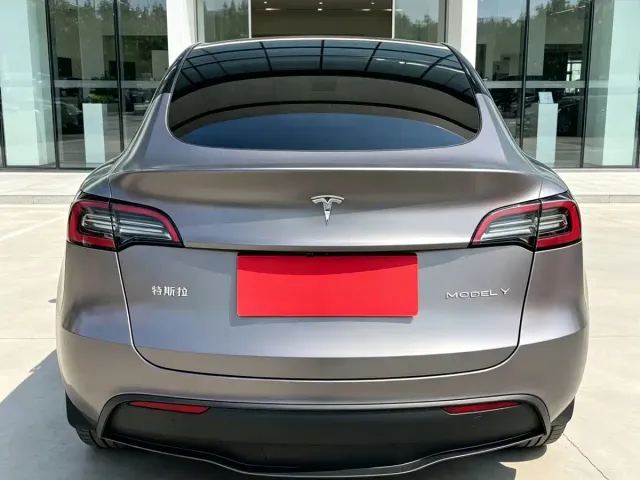 Tesla Model Y — Фото автомобиля 8