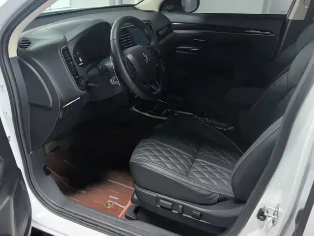 Mitsubishi Outlander — Фото автомобиля 9