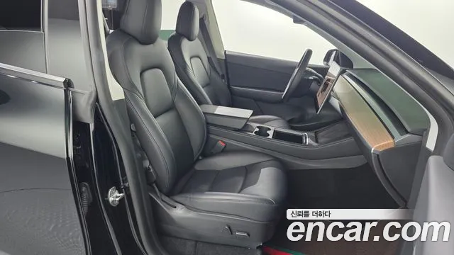 Tesla Model Y — Фото автомобиля 11