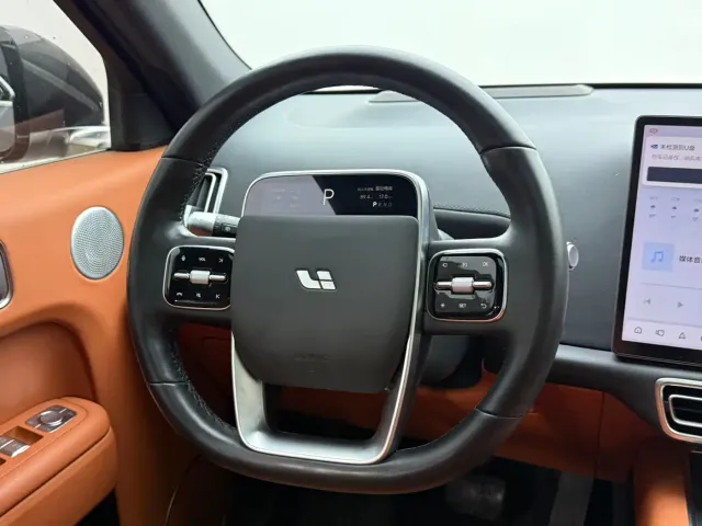 Li Auto L7 — Фото автомобиля 9