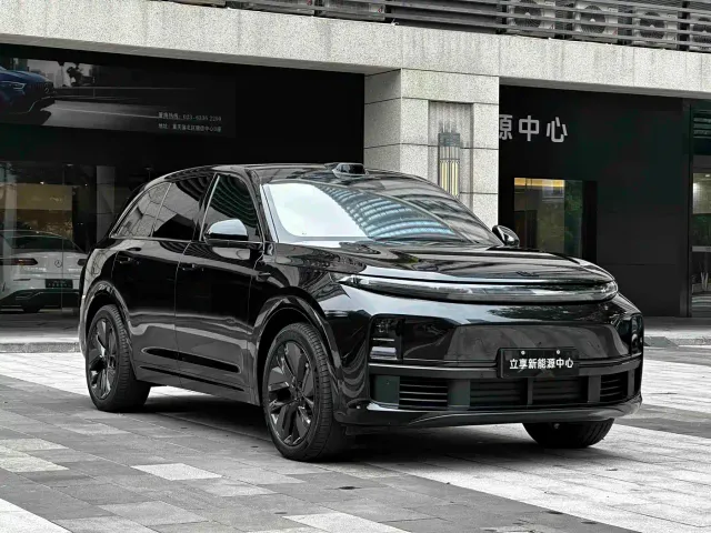 Li Auto L7 — Фото автомобиля 4