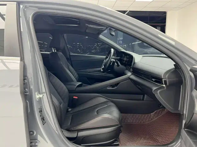 Hyundai Elantra — Фото автомобиля 15